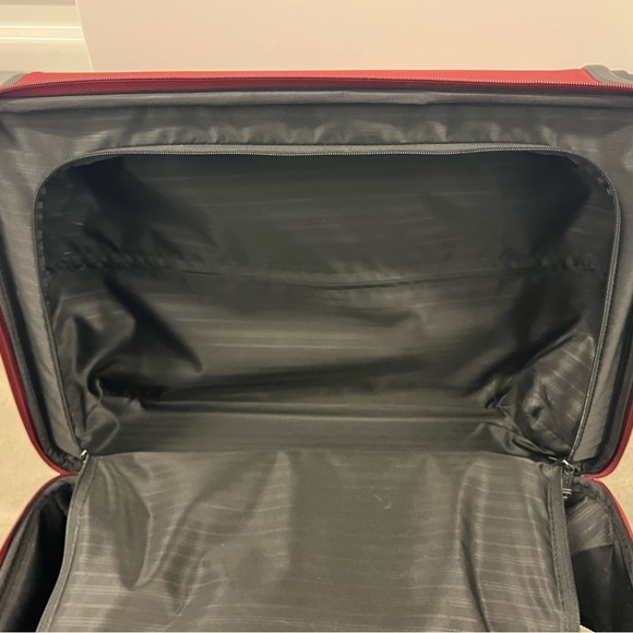 TUMI Series 1 4-Wheeled Spinner Carry-On - Picture 4 of 11